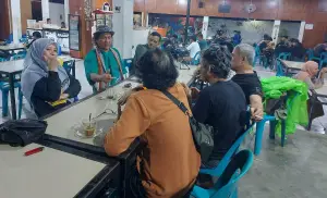 Majelis Seniman Aceh bersama Duta Baca Indonesia, Gol A Gong, 7 Oktober 2023, di TB Kupi, Taman Seni Dan Budaya Aceh. @Thayeb Loh Angen